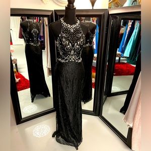 Embellished sheeth dress